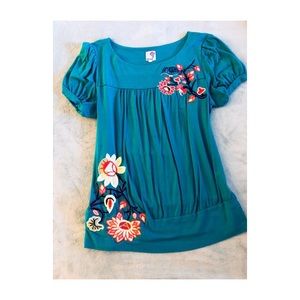 Woman Large top with embroidery